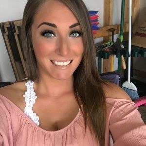 Meet your Posher, Alicia